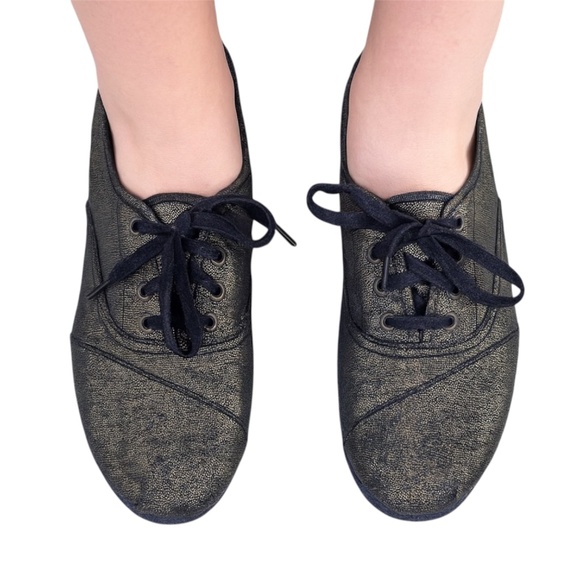 NEW! TOMS Women’s Gold Metallic Linen Cordones Casual Sneakers Size 8 - Picture 1 of 5
